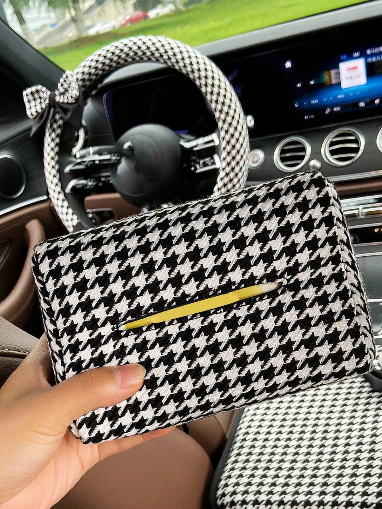 1pc Houndstooth Print Polyester Car Tissue Box