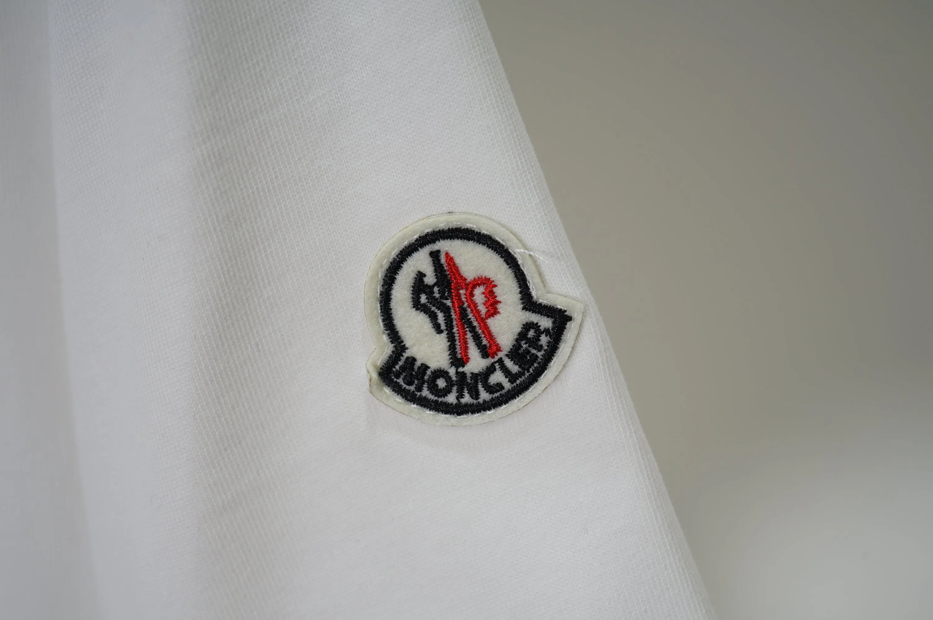 Camiseta Moncler Branca 35