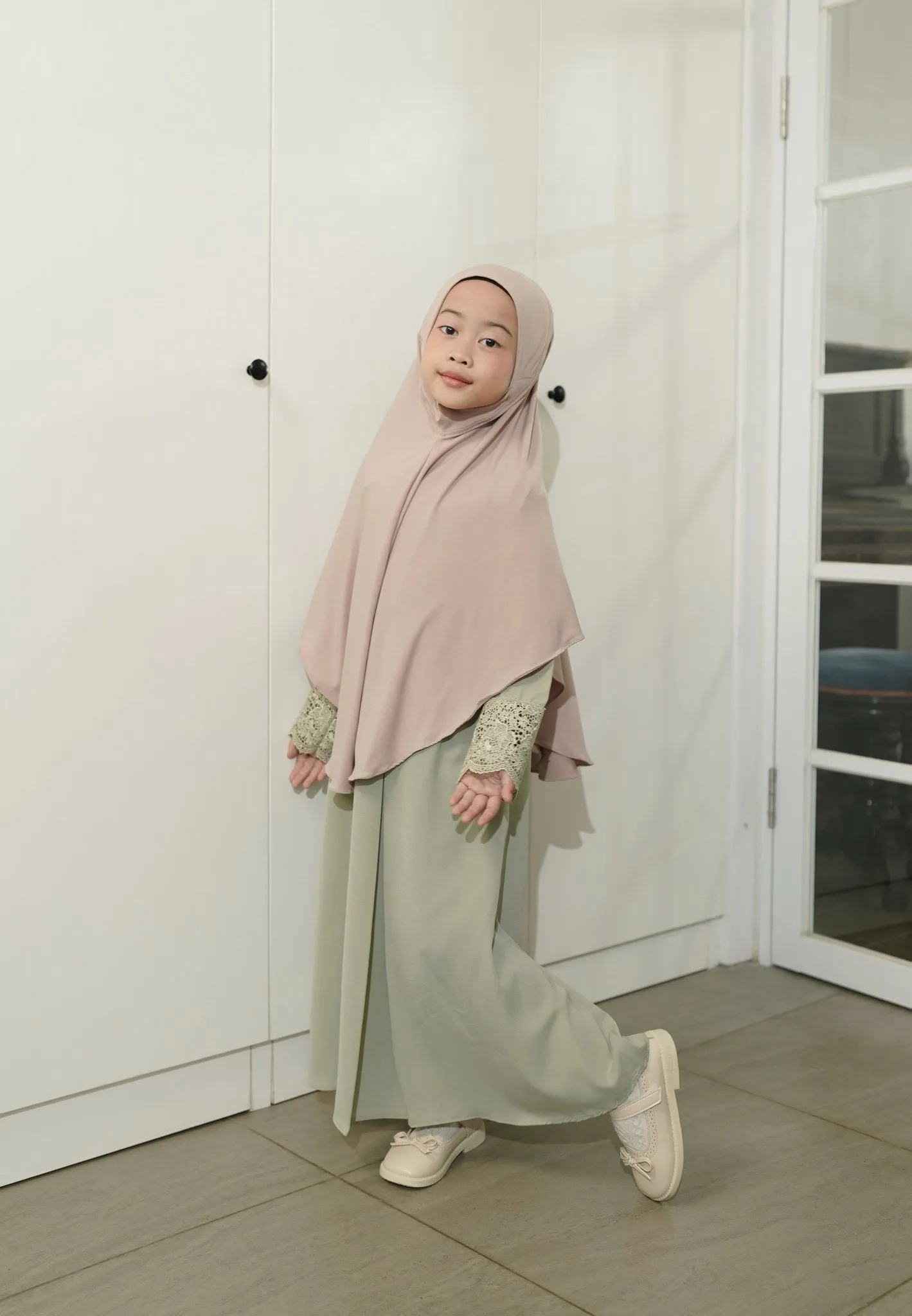 Meena Lace Abaya Anak