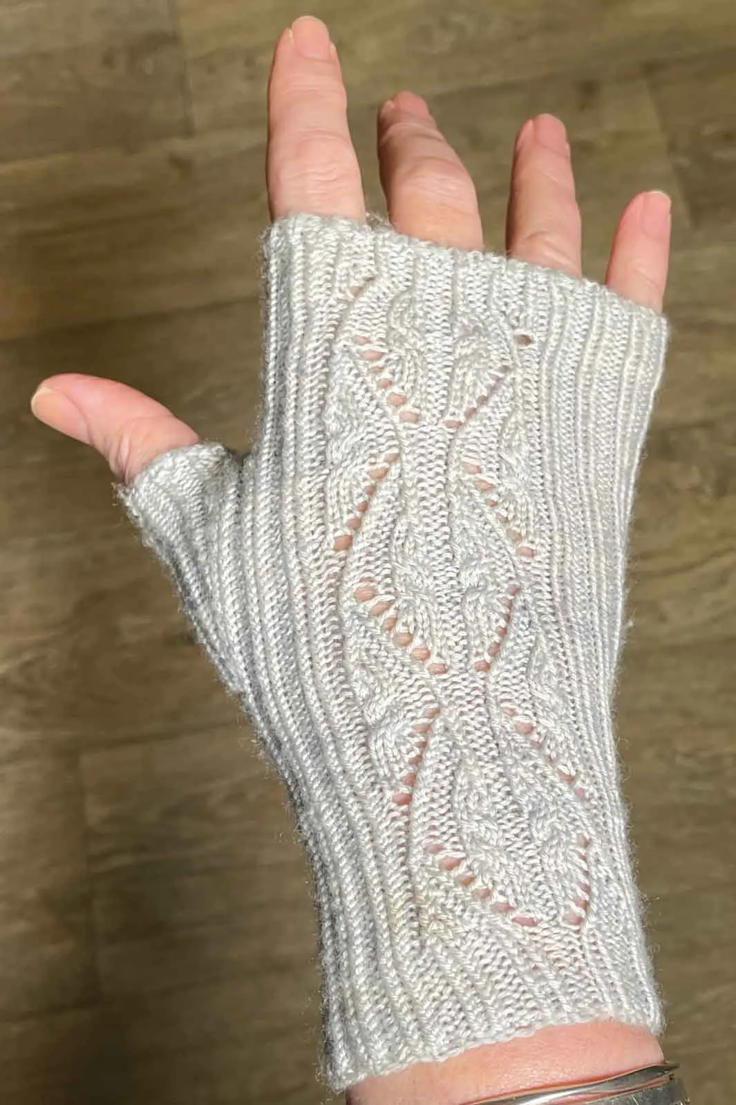 Pattern: Soliloquy Lace Gloves