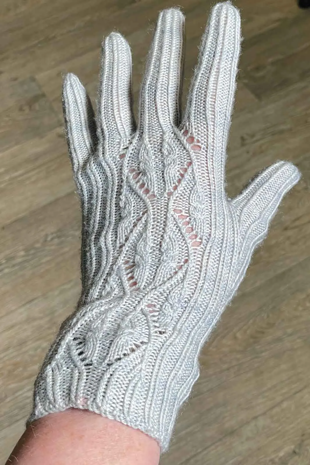 Pattern: Soliloquy Lace Gloves